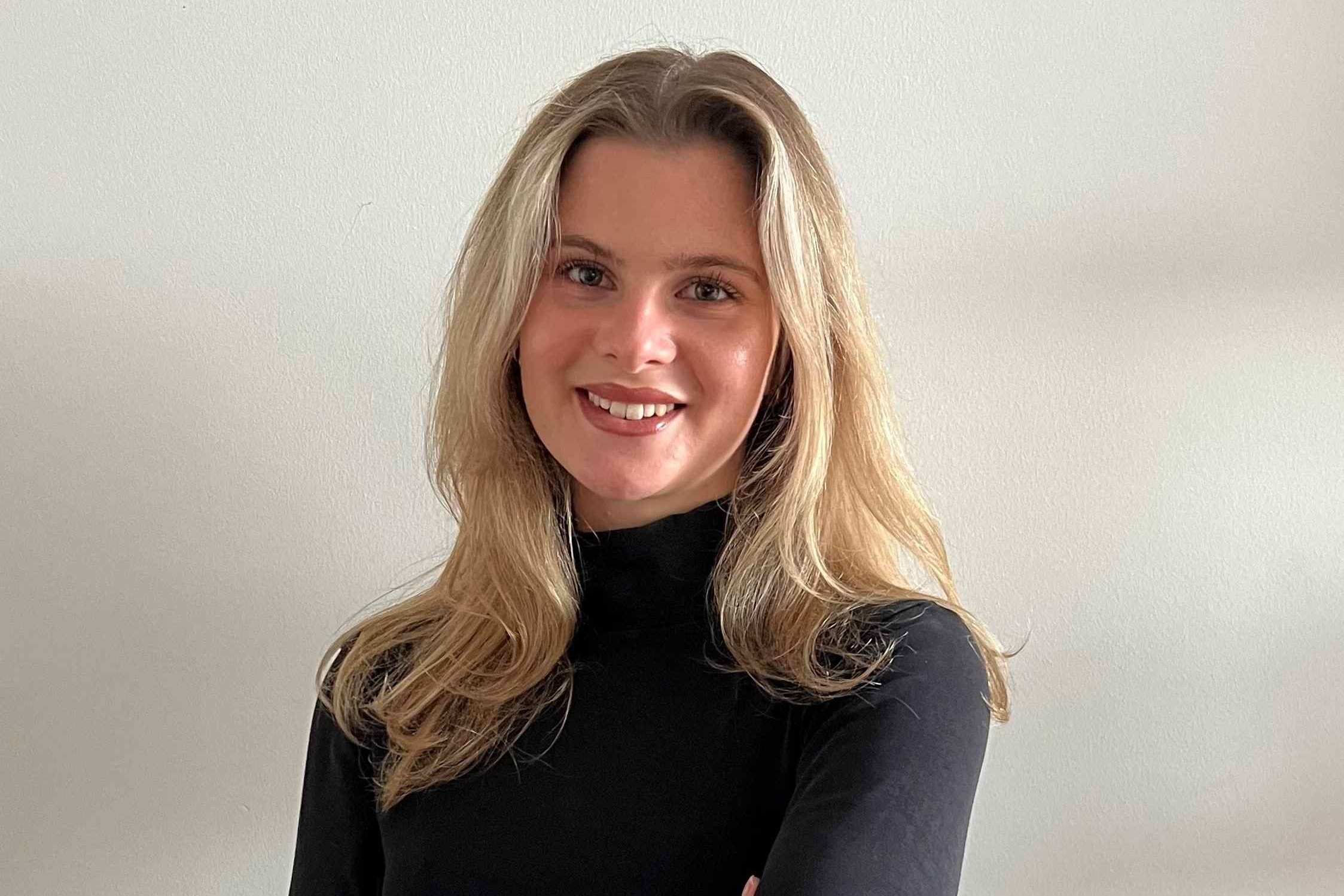 Porträtfoto von Sarah Hammerl Office Managerin